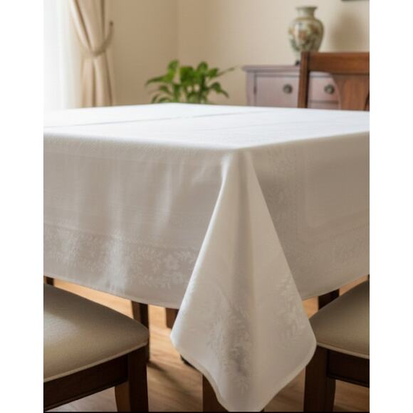 Vtg White Floral Metallic Home Dining Tablecloth & Napkins 60"x45" & 10.5"x11" - Picture 1 of 15